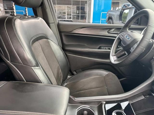 2024 Jeep Grand Cherokee L Altitude 4x2 RWD