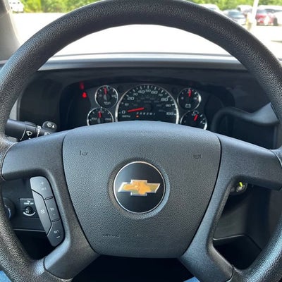 2024 Chevrolet Express Passenger 3500 1LT