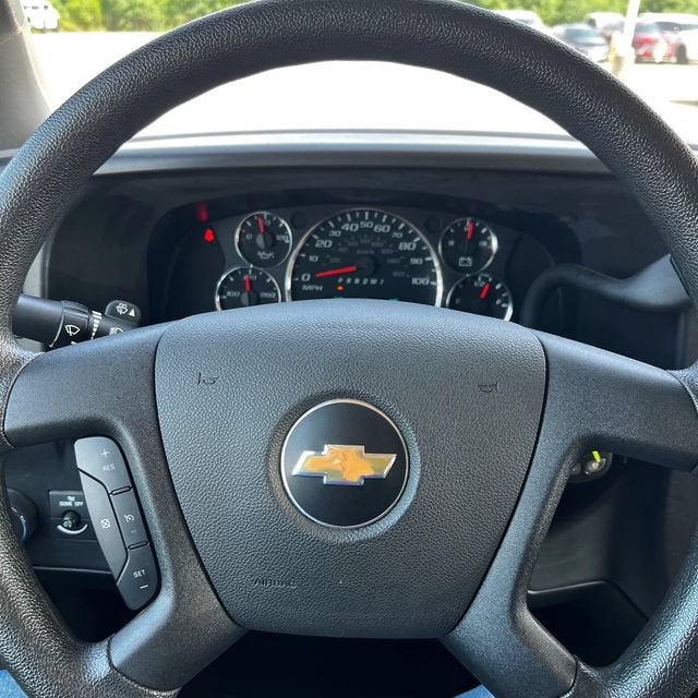 2024 Chevrolet Express Passenger 3500 1LT