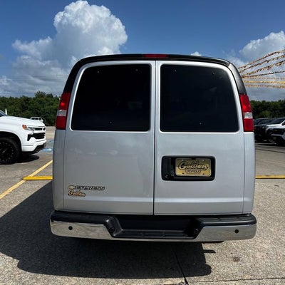 2024 Chevrolet Express Passenger 3500 1LT