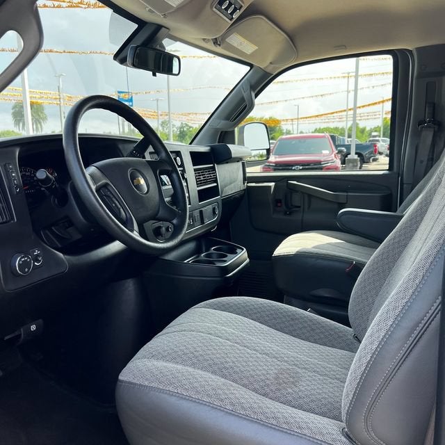 2024 Chevrolet Express Passenger 3500 1LT
