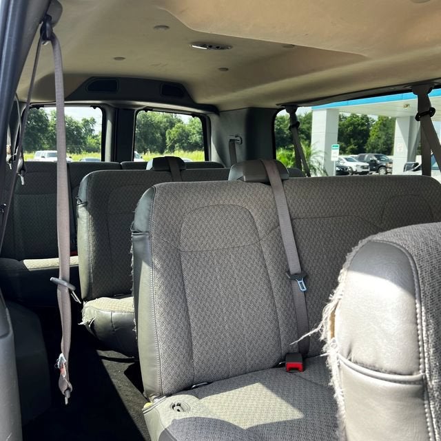 2024 Chevrolet Express Passenger 3500 1LT