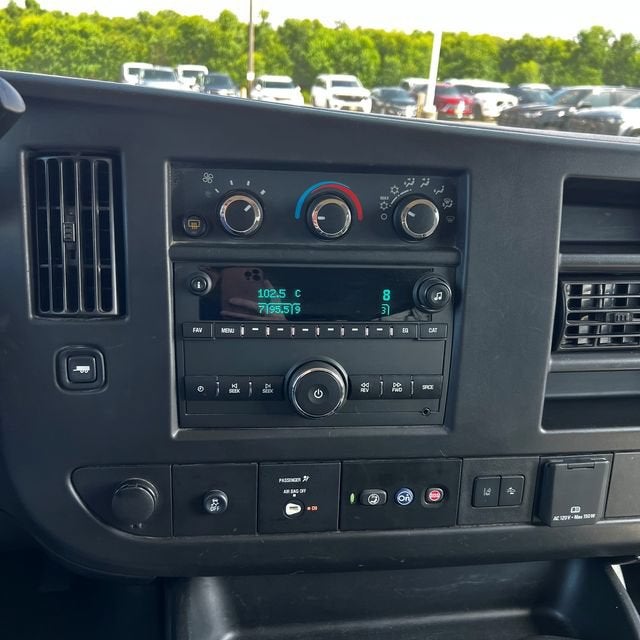 2024 Chevrolet Express Passenger 3500 1LT
