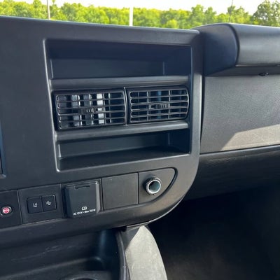 2024 Chevrolet Express Passenger 3500 1LT