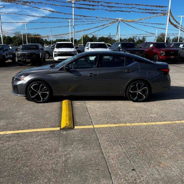 2025 Nissan Altima SR