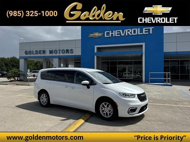2023 Chrysler Pacifica Touring L's photo