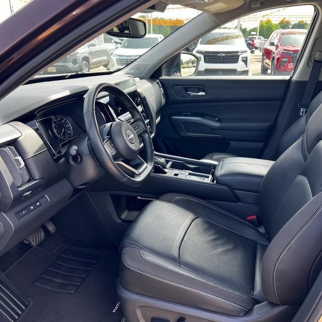 2022 Nissan Pathfinder SL